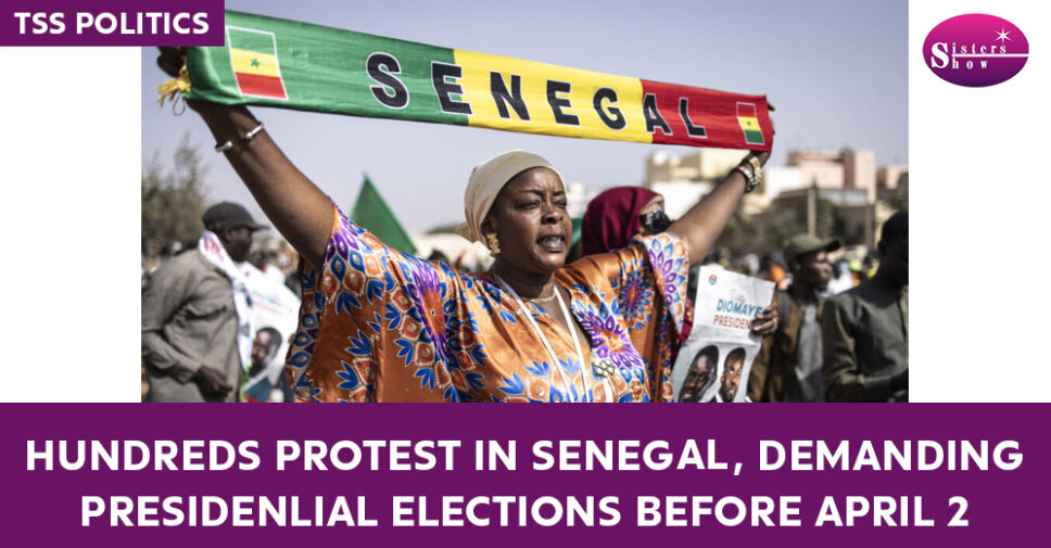 Image of protesters gathered in Senegal, holding signs and banners.